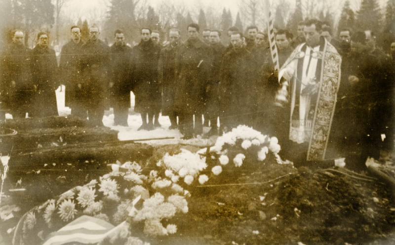 Inhumation par le père Garnier le 28 mars 1945