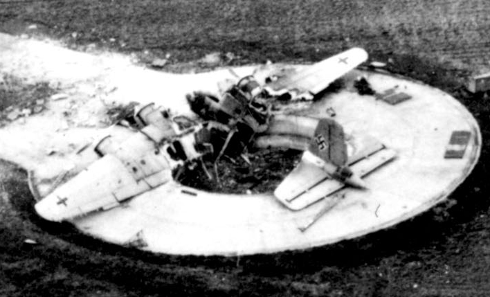 Heinkel 277 détruit par le bombardement